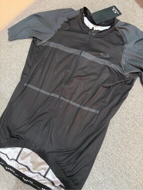 New Oakley Cycling Black and Dark Gray Jersey XL